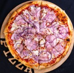 Пицца с беконом и розовым луком.jpg123